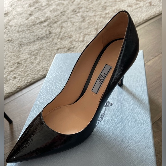 Prada Pointed Toe Saffiano Pump In Nero - Picture 3 of 7